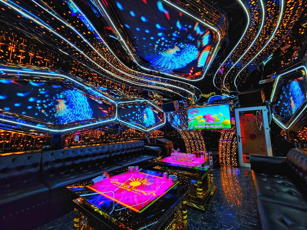 Mẫu Phòng karaoke Inox Đẹp
